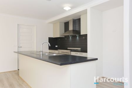 Stunning 4-Bedroom Home in Doreen - Photo 3