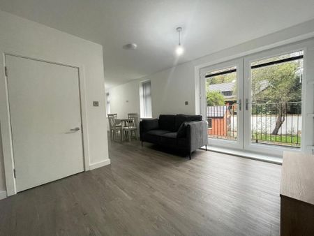 2 bedroom flat to rent - Photo 2