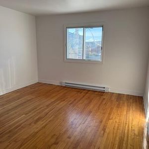 GRAND 3 1/2 A LOUER A ST. LEONARD, D'UN TRIPLEX - Photo 2