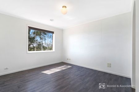 SPACIOUS FAMILY HOME IN POPULAR THURHOONA! - Photo 2