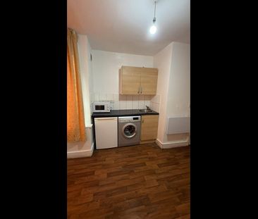 Studio Flat, North Circular Road, NW2 - Photo 2