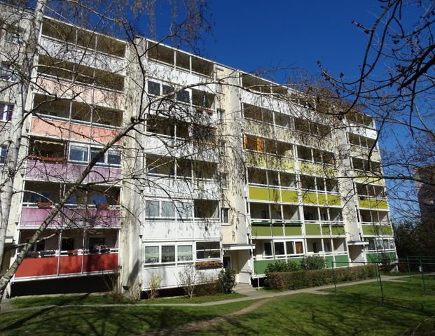 familiengerechte 4-Raum-Wohnung mit Balkon I ab sofort - Photo 1