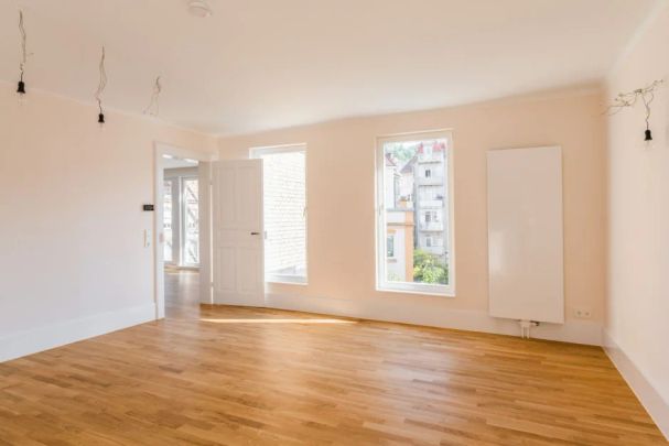 Hochwertige 5- Zimmer Maisonettewohnung mit EBK und Balkon. - Foto 1