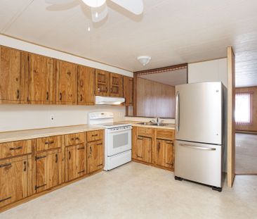 For Lease - 11 Homewood Avenue, Kawartha Lakes, Ontario - Photo 2