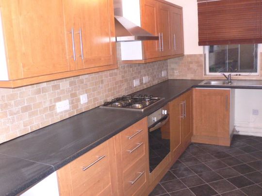 Cottingley Crescent, Cottingley, West Yorkshire, LS11 - Photo 1