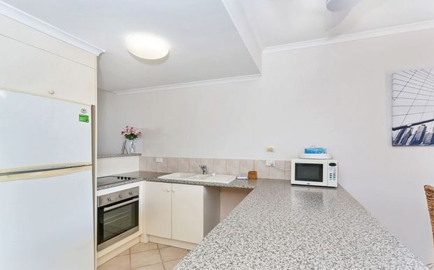 SPACIOUS TOWNHOUSE IN SOUGHT AFTER LOCATION! - Photo 1