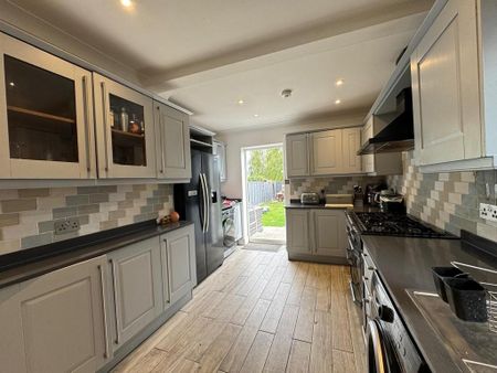 1 bedroom in a house share to rent - Photo 4