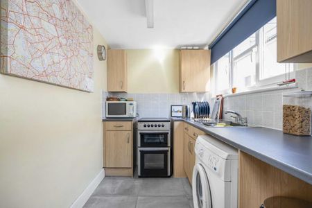 1 bedroom flat to rent - Photo 2