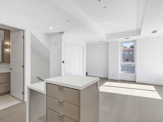 For Lease - 16 Greenbriar Road Unit# TH-02, Toronto, Ontario - Photo 1