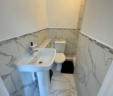 COZY SINGLE ROOM WITH PRIVATE SHOWER ROOM CLOSE TO CLAPHAM JUNCTION! - Photo 5