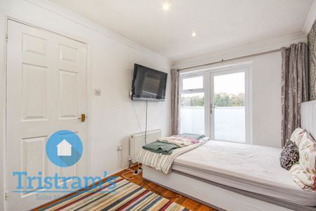 3 bed Flat for Rent - Photo 5