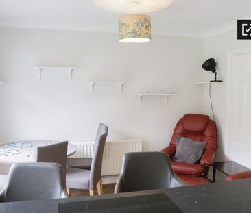 Room for rent in 4-bedroom house in Stoneybatter, Dublin - Photo 1