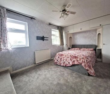 3 bedroom end of terrace house to rent - Photo 4