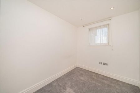 3 bedroom flat to rent - Photo 2