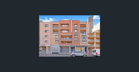 3 bed apartment with great size courtyard - Photo 5