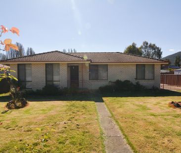 NEAT FAMILY HOME - Photo 6