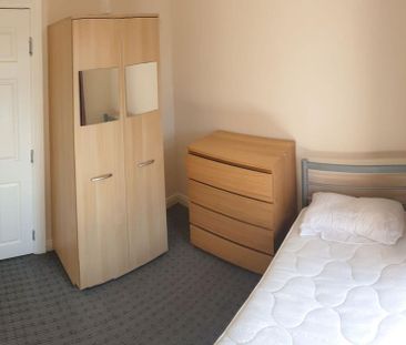 4 bedroom semi-detached house to rent - Photo 4