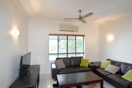 TAKE OVER LEASE :: Fully Self Contained 2 Bedroom oasis, right in the heart of Gladstone Central! - Photo 2