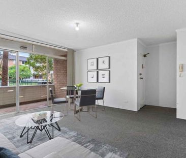 Spacious ground floor apartment - Photo 4