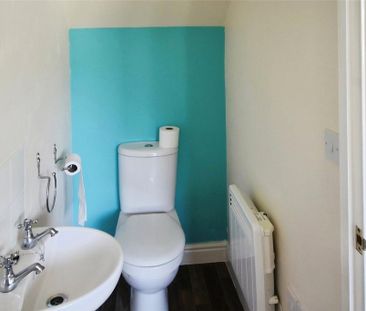 2 bedroom terraced house to rent - Photo 4