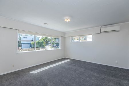 Tidy Newlands Home - Photo 3