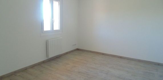 Location Appartement 3 pièces 92m² ST PAUL DE VARAX 01240 - Photo 2