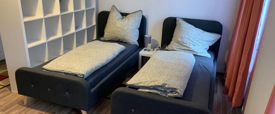 möblierte Wohnung sofort frei, bis zu 4 Personen, auch Monteur Wohnung möglich - Photo 1