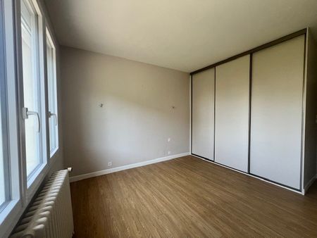 Location Appartement 3 pièces 104m² AGEN 47000 - Photo 3