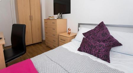 1 bedroom in a flat share to rent - Photo 3