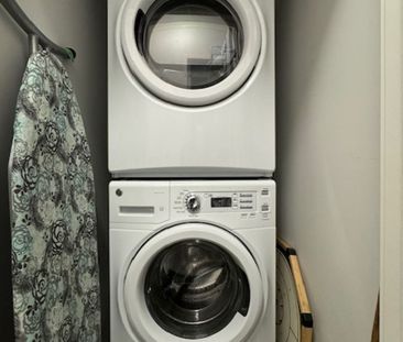 Top Floor 2 Bedroom Condo in Kensington - Photo 5