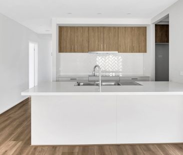 Modern Family Living in a Convenient Sunbury Location - Photo 6