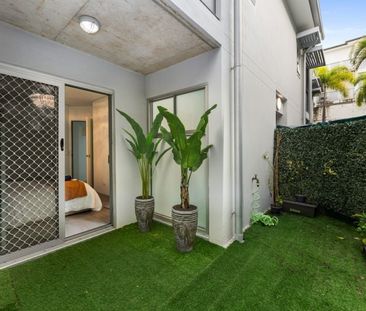Two-Bedroom Courtyard Apartment in the Heart of Brisbane Available ... - Photo 6