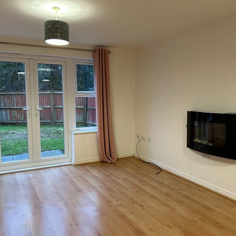 3 bedroom semi-detached house to rent - Photo 1