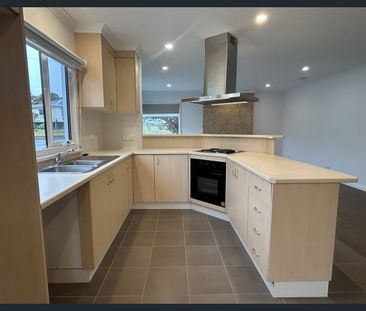 Three bedroom Family Home - Photo 4