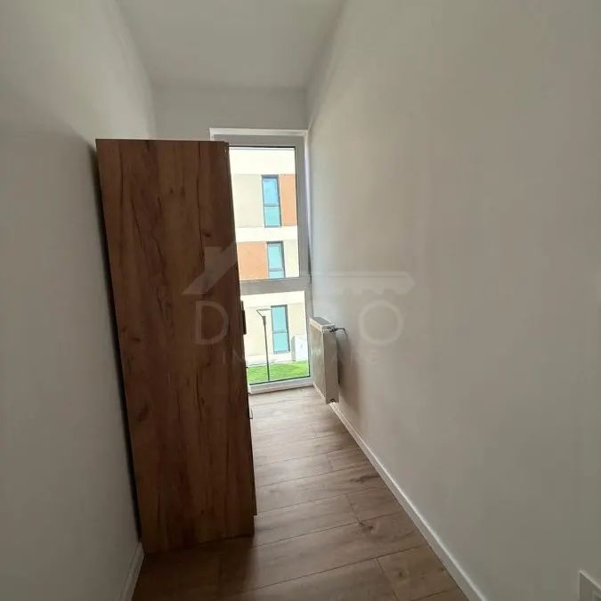 Inchiriez apartament cu 2 camere , bloc nou - Photo 1