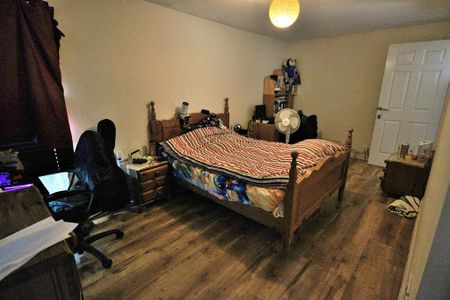 4 bedroom flat to rent - Photo 5