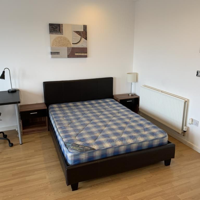Studio to rent - Photo 1