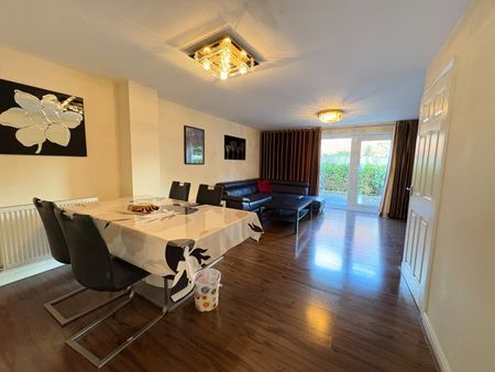 3 Bed Semi-Detached House, Harmony Square, M13 - Photo 2