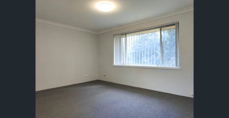 Close to transport, shops & Uni! - Photo 2