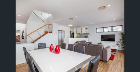 Exquisite 4-Bedroom Luxury Waterfront Living with Breathtaking Views - Photo 2