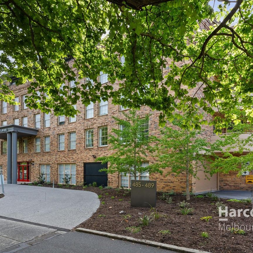 Fawkner Park Perfection: Rare Boulevard Opportunity! - Photo 1