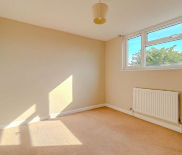 A 2 Bedroom House in Swindon Village GL51 9QH - Photo 3