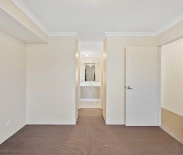 Stylish Family Living in a Sought-After Location - Photo 4