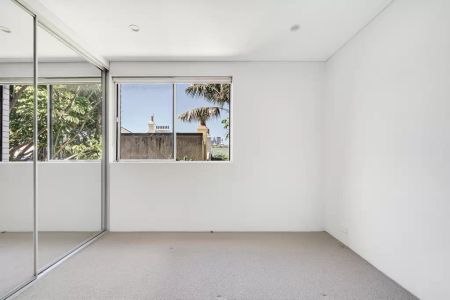 Stylish One-Bedroom Gem in Redfern - Photo 5