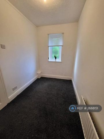 2 bedroom end of terrace house to rent - Photo 5