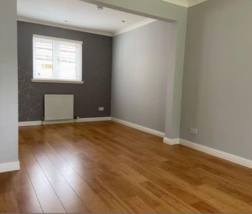 3 bedroom flat to rent - Photo 2