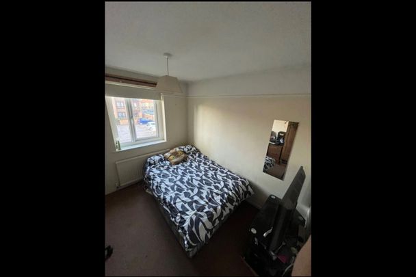 Room in a Shared House, Manor Road, BS16 - Photo 1
