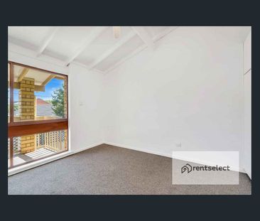 Choice Location * Stunning Presentation * Secure Parking - Photo 1