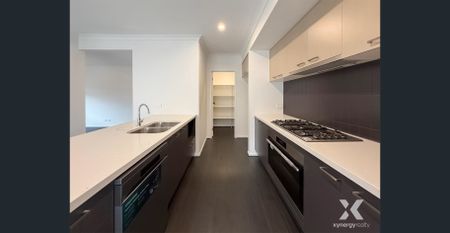 Spacious 4-Bedroom Family Home with Double Garage in Aintree - Photo 5