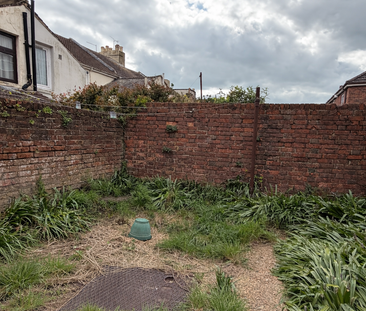 2 bedroom end of terrace house to rent - Photo 5